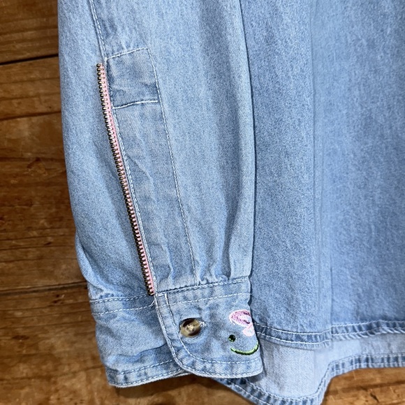 Sierra Pacific Denim Floral & Dragonfly Embroidered Top - Picture 3 of 14